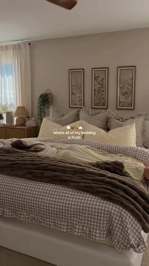 How I make my bedroom feel so cozy #bedroom #cozy #bedding 