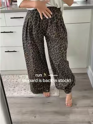 unique denim jeans - baggy balloon jean...! love the idea that you can have a wide leg bottom or you can cuff it - also really appreciate that there is an elastic waistband in the back for comfort #uniquefashion #jeans #balloonjeans #baggyjean #tiktokshopcreatorpicks 