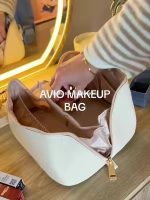 lays flat to display all my makeup & so aesthetic ✨🤍#makeupbag #travelbag #makeuptravelbag #avio  