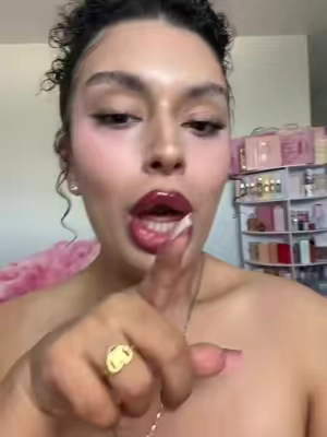 Girllll I have been looking for a dainty gold ring with my letter initial on it!!  #ring #jewellery #tiktokshopcreatorpicks #gold #kissyanjewelry @KissYanOfficial 