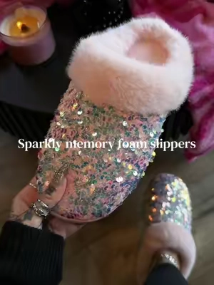 Marshmellowy soft memory foam 🥹☁️ @WateLves Footwear #memoryfoam #slippershoes #cozyoutfit #comfyoutfit #slippers 