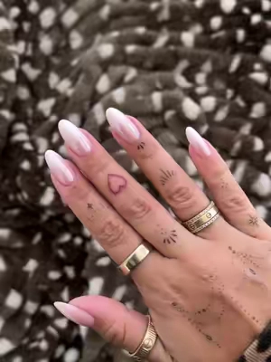 #itgirl #glamnetic #handtattoos #pressonnails #diynails 