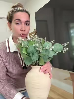 Si quieres una base para tus Flores ,este minimalista te va a encantar 