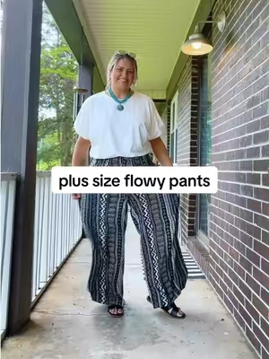 Cutest plus size flowy pants, super comfy but nice enough for the office. #pants #plussizepants #plussizefashion #curvy 