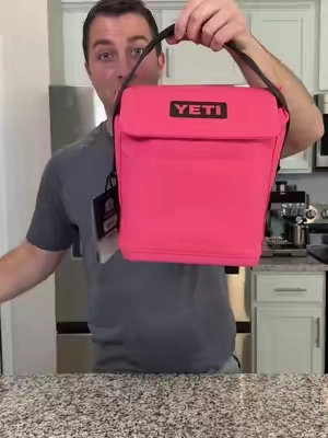 There’s only a few left in stock! Grab yours before this sells out #yeti #yeticooler #yetiworld #lunchbox #yetilunchbag 