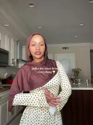 the hijab matches perfectly too 😌 #polkadots #maxidress #hijabifashion 