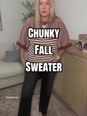 It’s the texture, chunkiness, and perfect sleeve length!! So cute! @Imily Bela US #chunkysweater #knittop #falloutfits 