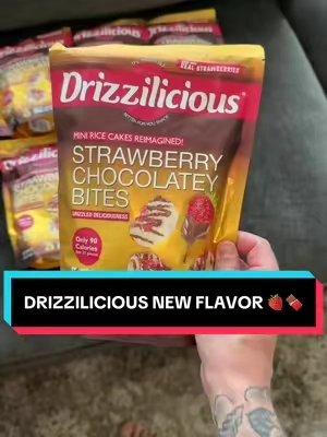 New flavor alert ‼️ and this one might be my new favorite 🍫🍓🤤 #drizzilicious #ricecakes #lowcalorie #chocolatecoveredstrawberries #sweettreat 