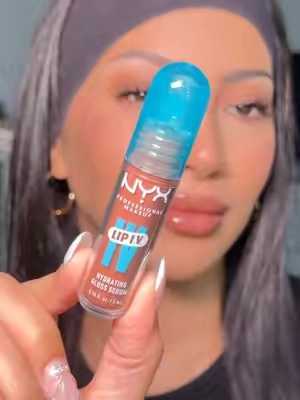 Glossy + pigmented + hydrating?! @NYX Professional Makeup Lip IV is that girl 😍 #NYXCosmeticsPartner #fallmakeup #lipcombo #glossylips 