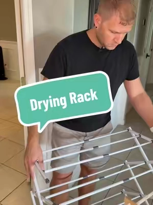 Thi drying rack fooled him! @L I V O #dryingrack 