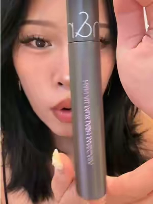 i think u guys can tell i rly like this mascara LOL #romnd #romandmascara #mascara #romandmakeup #hanallfauxlashmascara 