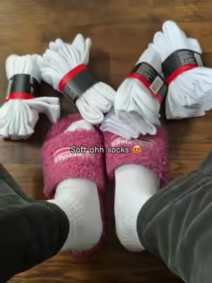 These lowkey comfy can’t lie 😮‍💨 #menssocks #socks #whitesocks #cottonsocks #comfysocks 