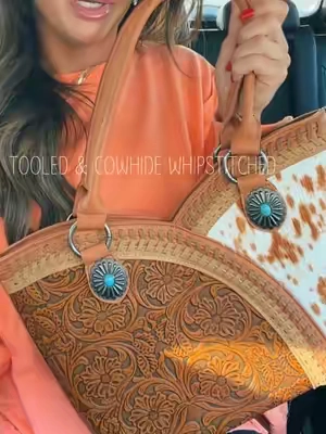 Tooled & Cowhide Purse?? Yes, please! #cowhide #westernpurse #tooledleather #cowhidepurse #westernpurse 