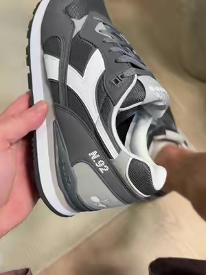 #tiktokshopcreatorpicks #TikTokshopbacktoschool #diadora #sneakers #shoes 