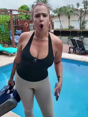 Ahora si que falta me hacía. #cleaning #pool #vacuumcleaner #arruinateconmigo #parati 