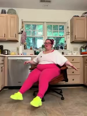 This criss cross chair is legit. #crisscrosschair #officechair #plussizechair #plussize #chair 