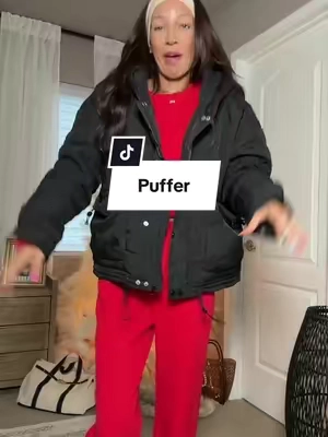 Hooded puffer coat #FallDealsForYou #pippapackablepufferjacket #wintercoat 