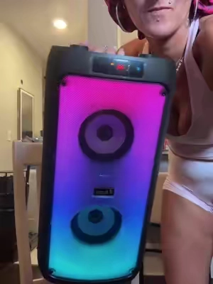 Wait I got me a new toy #toy #toys #music #speaker #karaoke 
