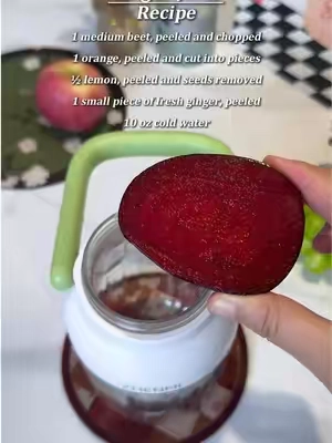 This is your sign to start making fresh juice at home🍹Don’t overthink it—just blend and go.#SummerFinds #portableblender #juice #tiktokmakemebuyit #healthylifestyle 