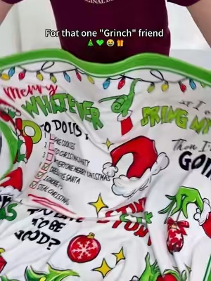 Bring this blanket to your friend who looks the most like Grinch🤣🎄🎁#tiktokshopsummersale #blanket #grinch #christmasdecor #thegrinch 