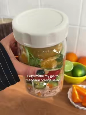 Let’s make my go-to mandarin orange salad #fyp #foryoupage #salad #EasyRecipe #tiktokfinds #mealprep #summersales #mealprepideas #soligtsaladjars 
