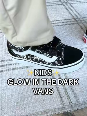 The cutest glow in the dark VANS for little kids!!  #glowinthedarkshoes #vanskids #kidsshoes #vans #backtoschool @vans 