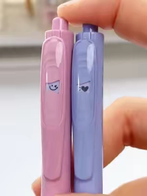 If you’re writing things down a lot as a nurse or other healthcare worker.. you’ll never want to be wothout this pen..😍😍😍#pen #stationery #nurselife #teacherlife #tiktokmademebuyit 