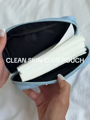 A travel necessity if you’re a disposable towel lover ! @Clean Skin Club #disposablefacetowel #cleanskinclub 