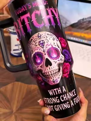 This tumbler is the ultimate mood statement! The sugar skull design with vibrant pink roses and the brutally honest text ("Today's Mood: Bitchy") is perfect. for those days when you need zero apologies and maximum attitude.#DiaDeLaMadre #RegaloParaMama #termos #tumbler #globalpicks 