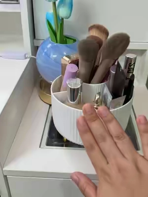 Mantén todo en orden con este organizador giratorio de 360°. Práctico, elegante y perfecto para ahorrar espacio. #Organización #OrganizadorGiratorio #DecoraciónDelHogar #Maquillaje #TikTokShopCreatorPicks
