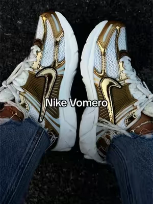 The gold is back@Fly Kicks #ttssneakerweek #nike #nikevomero5 #nikevomero #sneakers 