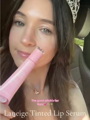 The perfect pink 💕 @laneige_us #laneige #laneigetintedlipserum #laneigeglazecraze #tintedlipserum #lippy 