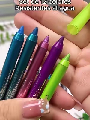 Delineadores gótico-punk que no se corren ni con sudor!#tiktokshop#fyp  #beauty  #Maquillaje #SohoChic