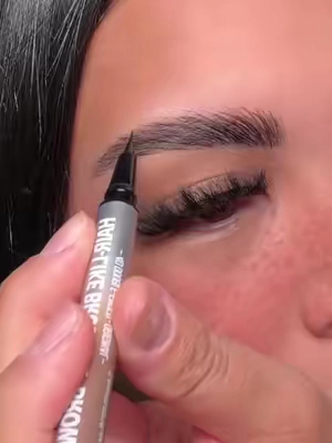 #makeuptutorial #eyebrows #eyebrowshaping #eyebrowsonfleek #eyebrowtutorial 