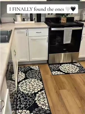 I guess the third set was apparently the charm 🖤🤍  #kitchenset #kitchenrugs #rugs #kitchenmats #homedecor 