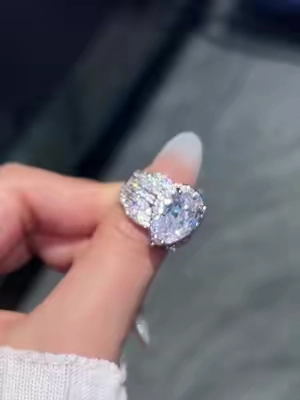 I finally found a ring I can’t stop wearing ✨ #rings #engagementring #travelring #giftguide #jewelry 