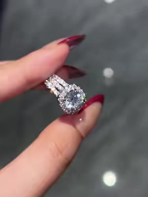 I finally found a ring I can’t stop wearing ✨ #rings #engagementring #travelring #giftguide #jewelry 