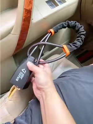 🚗🔒Esta es la forma más económica de proteger el coche. ¡Todos los coches deberían estar equipados con este candado de seguridad! #steeringwheellock #carmusthaves #tiktokmademebuyit #dealsforyoudays #caraccessories 