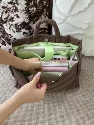 New arrival!!! Snaps shut automatically when lifted, totally secure🌟#bagsmart #totebag #everydaybag #collegebag #workbag 