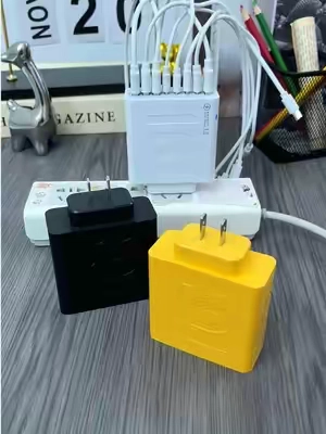 Un cargador ultrarrápido con 8 puertos: 4 puertos USB y 4 puertos tipo C. 🔥🔌 #TikTokShopBlackFriday #BlackFriday #BlackFriday2026 #AccesoriosParaCelular #GadgetsTecnológicos 