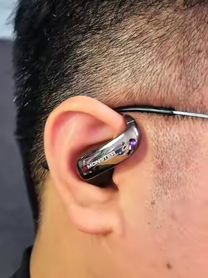Perfect for gym, run, work. 💧 Sweat-proof & secure#earbuds #headphones #music #sound #tiktokmademebuyit 