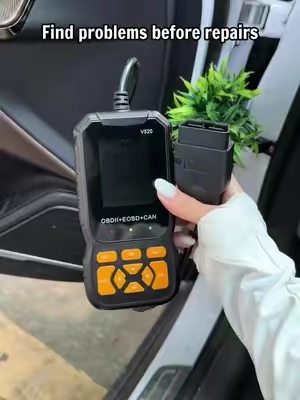 No computer or app needed—just plug it in and it'll tell you what's wrong with your car.#tiktokshopitalia #obd2 #scanner #checkengine #checkenginelight