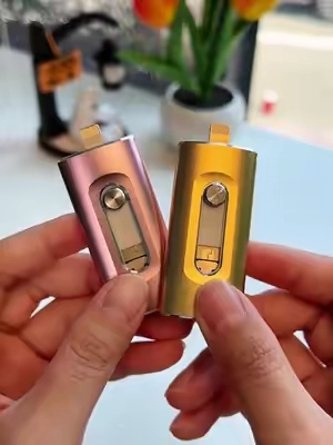 ¿Tu teléfono o computadora siempre se quedan sin espacio? 📂⚡ Este flash drive 3 en 1 te permite guardar y transferir archivos súper rápido. Funciona con Android, PC y más dispositivos. Pequeño, rápido y súper útil.#memorystorage #USBStorageDevices #tiktokshop #DealsforYouDays #Summervibes