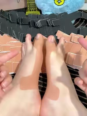 Mis pies necesitaban este pequeño apoyo #bunioncorrector#foottape#summerwins#dealsforyoudays#TikTokShopDealsforYouDays 