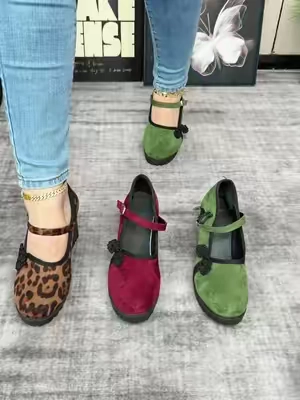 Floral embroidered chunky Mary Jane’s #maryjanes #chunkyshoes #sliponshoes #platformshoes #tiktokmademebuyit 