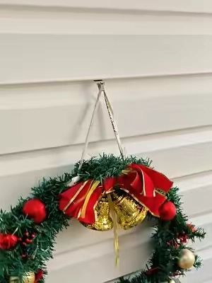 Stop drilling your vinyl siding to hang decorations! Watch this ! Just slip, roll, and hang! #vinylsiding #villa #DIY #homedecor#outdoor 