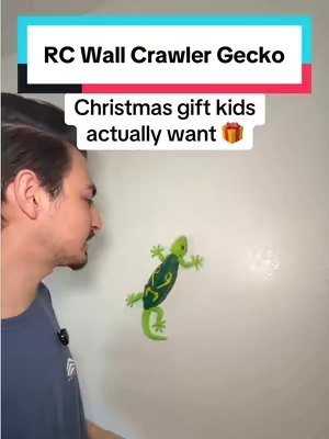 Just imagine the look on their face when they open this on Christmas morning #rctoy #kidschristmasgifts #wallclimbinggecko #christmasgifts #kidstoys 