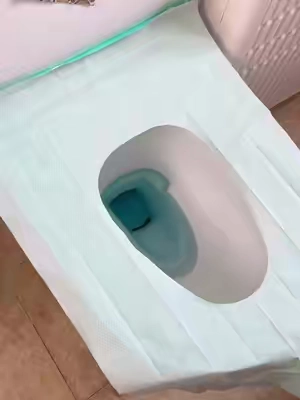 "¿Baño de hotel? Yo ya no me arriesgo. Este protector de inodoro desechable me salva donde sea, limpio y cómodo siempre. #publictoilet #CleanTok #travelhacks #momhack #tiktokshop     "