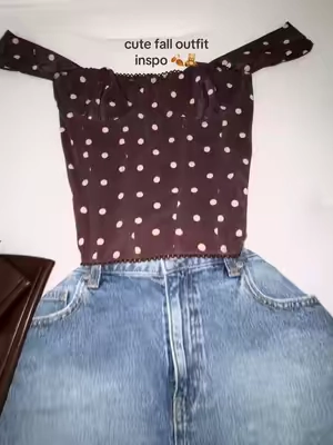 Size small, it is really strechy 🤎#falloutfits #falltops #polkadottop #fallfits #fallseason 