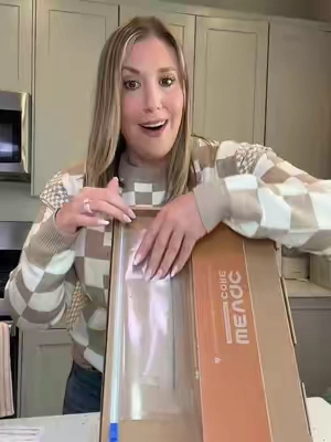 Two sizes of vacuum seal rolls in one box with a built-in cutter… sometimes the simplest kitchen ideas really are the smartest. #VacuumSealBags #MealPrep #FoodStorage #KitchenHacks #TikTokshopbacktoschool 
